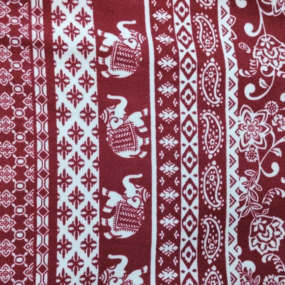 💥5/$15💥 Women elephant top 🌸 - Picture 4 of 5